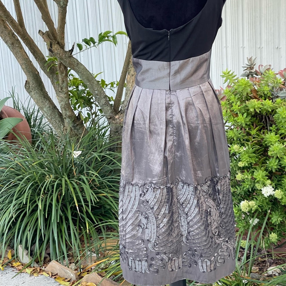 Dress - Picture 8 of 9